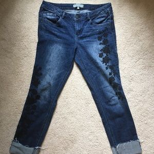 Embroidered Paige jeans size 6. Boyfriend slim fit